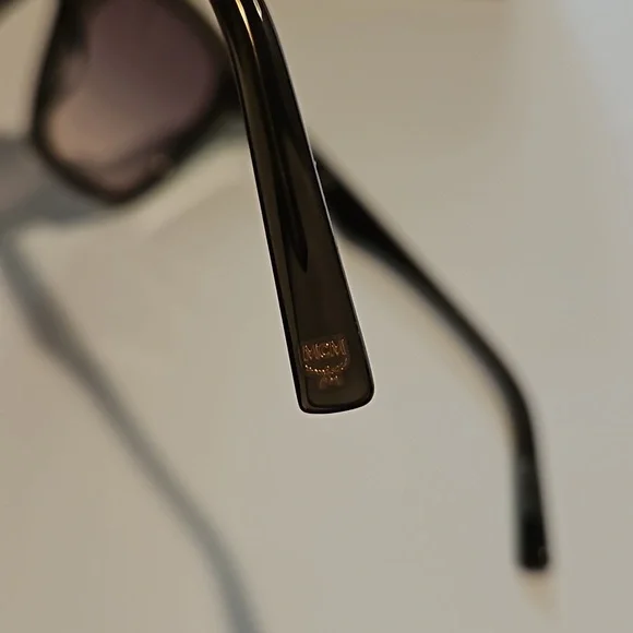 NWT MCM725S 52-20-140 grey sunglasses with hard case and cleaning cloth - Picture 4 of 15